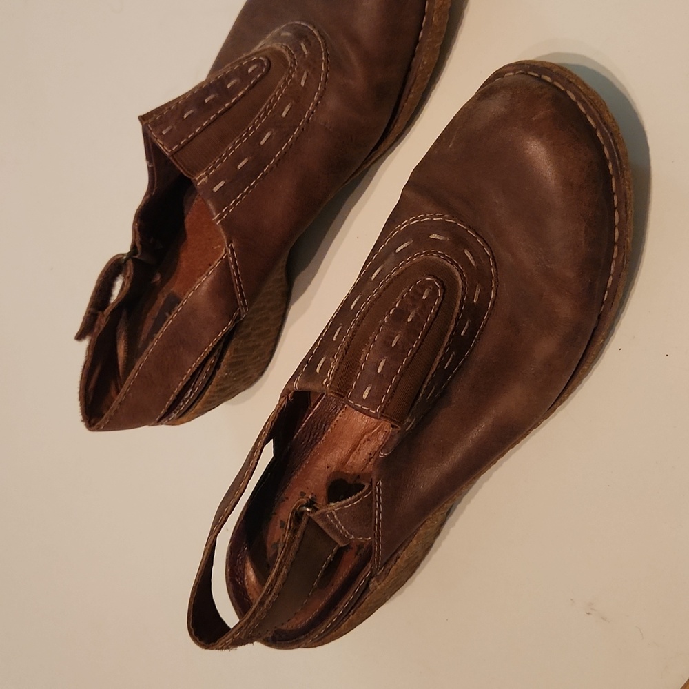 Clark’s Artisan Brown Leather Clogs 10